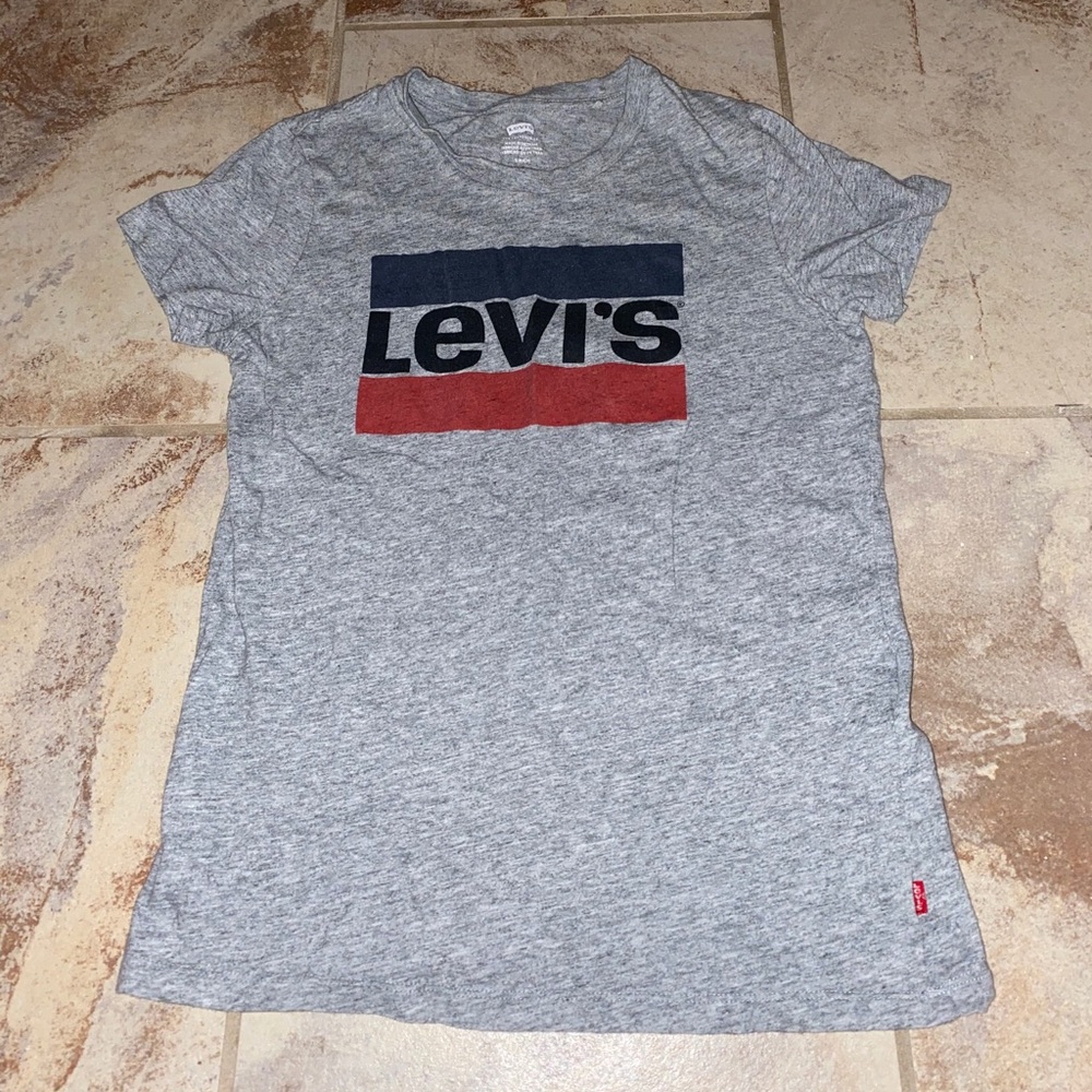 Levi’s grey shirt